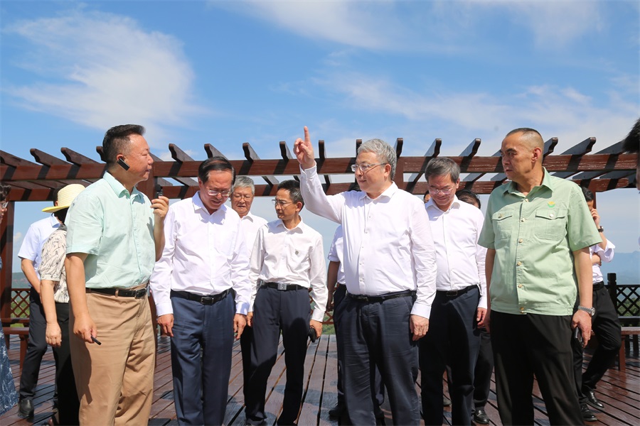 2024.06.23全國政協(xié)副主席、民盟中央常務(wù)副主席、中國科學(xué)院院士、清華大學(xué)副校長王光謙蒞臨金徽股份視察.jpg