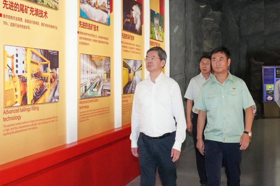 2024.06.23全國政協(xié)委員、省政協(xié)主席、黨組書記莊國泰蒞臨金徽股份指導(dǎo)工作.jpg