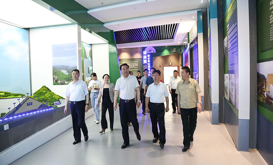 14-2021年6月，時任省委常委、省委統(tǒng)戰(zhàn)部部長馬廷禮蒞臨金徽股份調(diào)研。.jpg